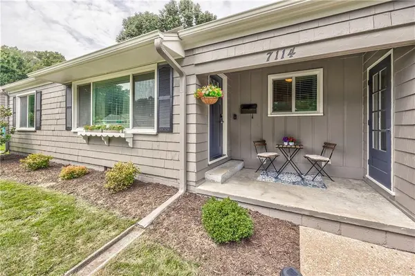 7114 W 72nd TER, Overland Park, KS 66204
