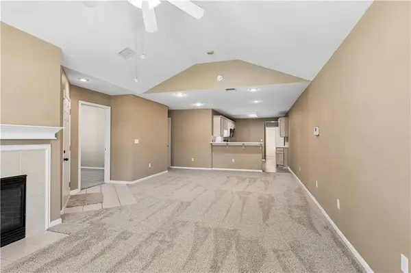 931 NE Devon DR, Lee's Summit, MO 64064