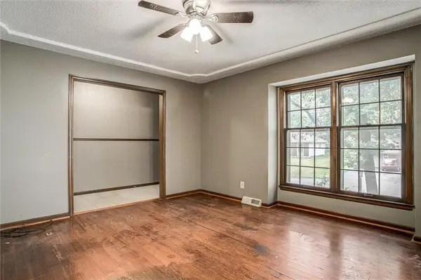 12837 Sycamore AVE, Grandview, MO 64030