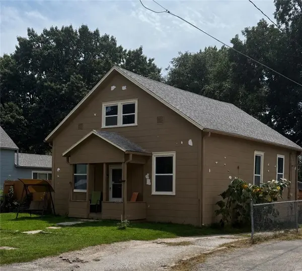 931 Kickapoo ST, Leavenworth, KS 66048