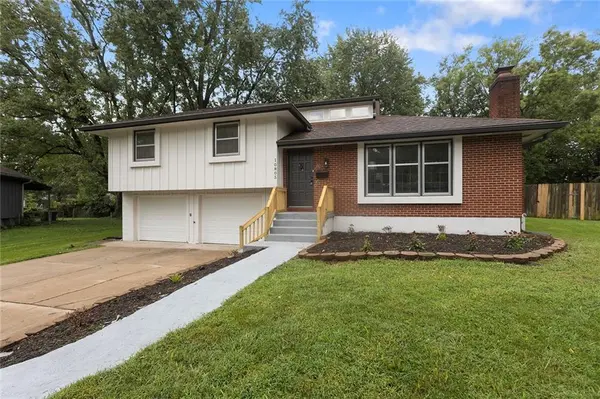 10805 E 65th ST, Raytown, MO 64133