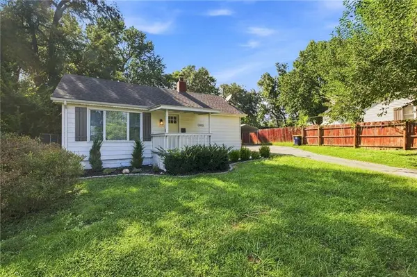 9022 Grand AVE, Kansas City, MO 64114
