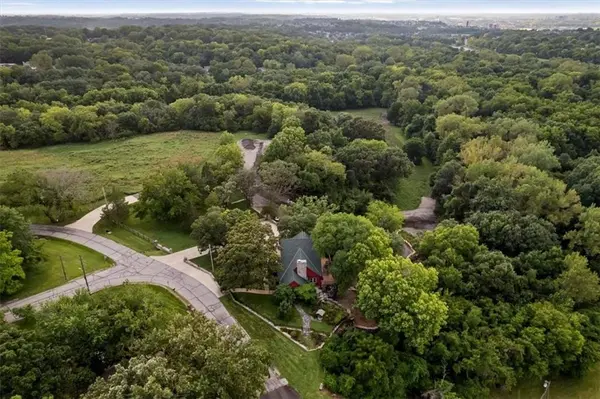 267 & 266 SW Tapawingo LN, Blue Springs, MO 64015