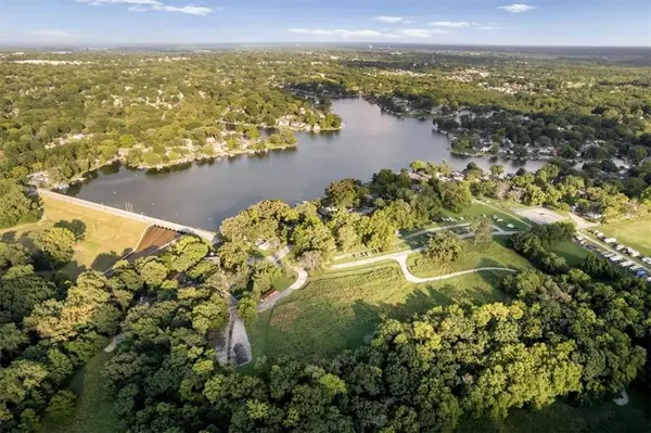 267 & 266 SW Tapawingo LN, Blue Springs, MO 64015