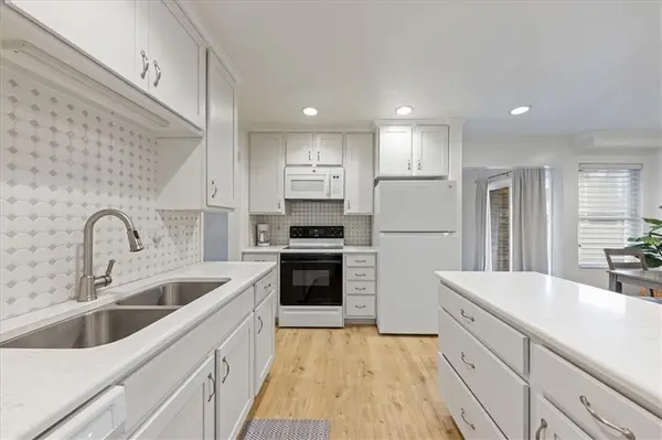 10124 W 96th ST #A, Overland Park, KS 66212
