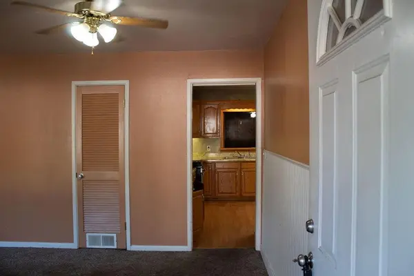 102 Warwick RD, Coffeyville, KS 67337