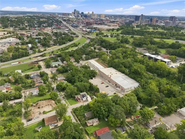 3003 Jarboe ST, Kansas City, MO 64108