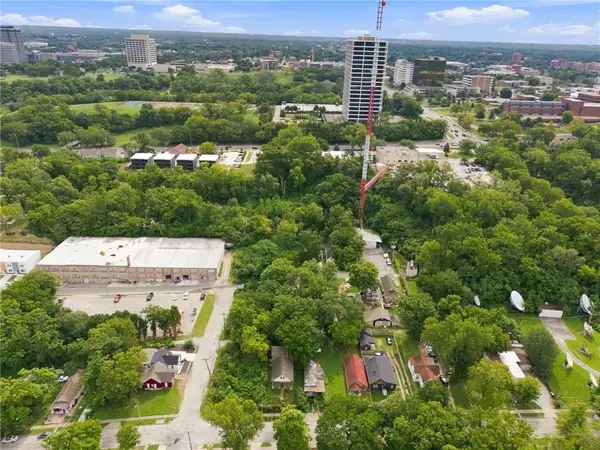 3003 Jarboe ST, Kansas City, MO 64108