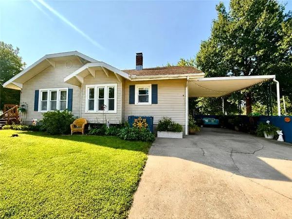 604 S MULBERRY ST, Maryville, MO 64468