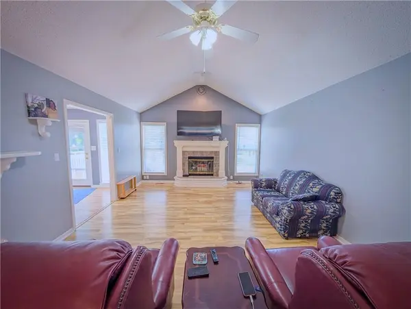715 NE 107th TER, Kansas City, MO 64155