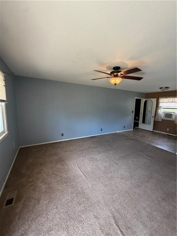 1329 Elliott AVE, Parsons, KS 67357