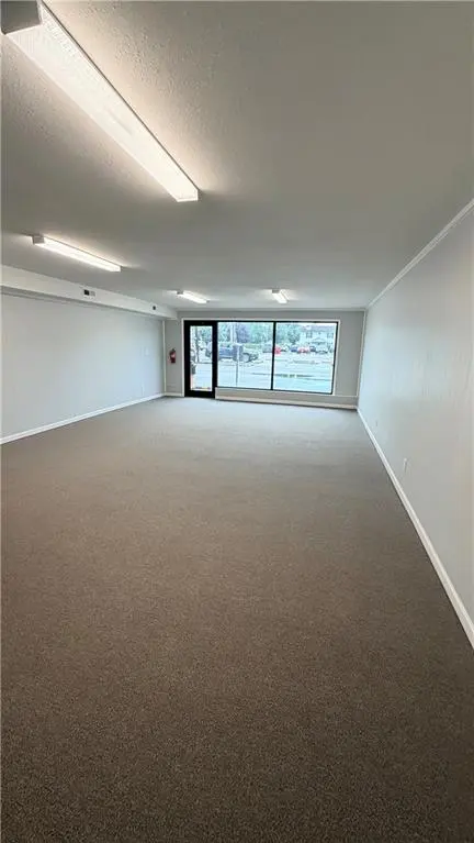 1103 BROADWAY ST, Oak Grove, MO 64075