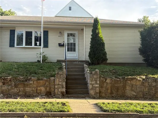 2823 Mulberry ST, St Joseph, MO 64501