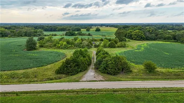 27597 Thomas RD, La Monte, MO 65337
