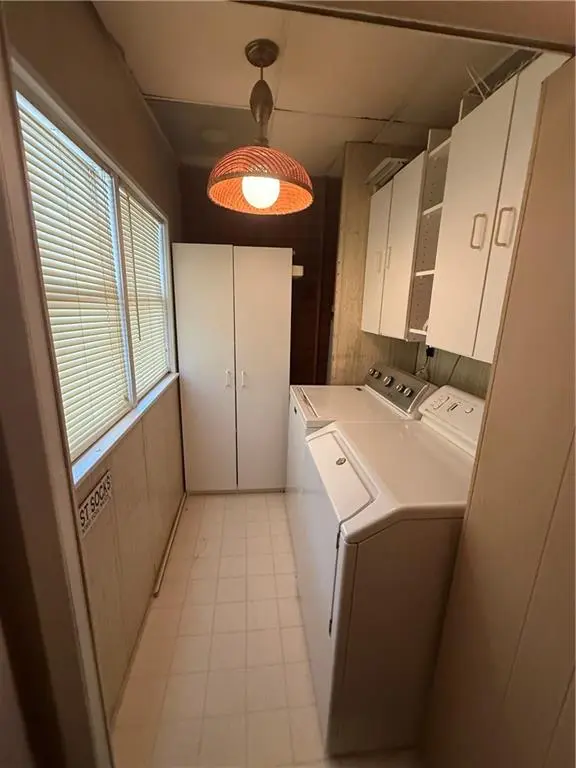 706 W 1st ST, Coffeyville, KS 67337