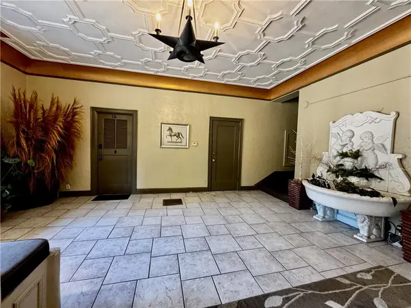 323 E Emanuel Cleaver II BLVD #3E, Kansas City, MO 64112