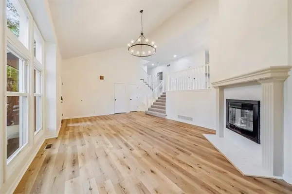 11425 Northwood CIR, Olathe, KS 66061