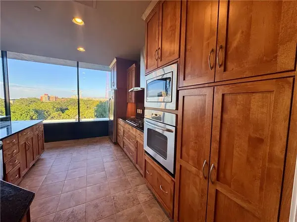 700 W 31st #304 ST, Kansas City, MO 64108