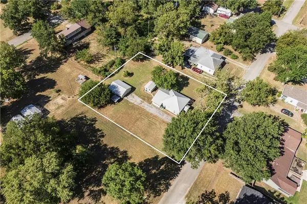 923 E 7th ST, Cherryvale, KS 67335