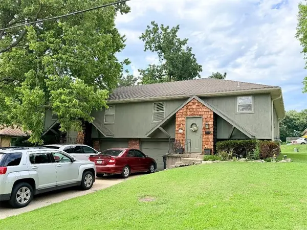 11426 & 11428 E 27th ST #S, Independence, MO 64052
