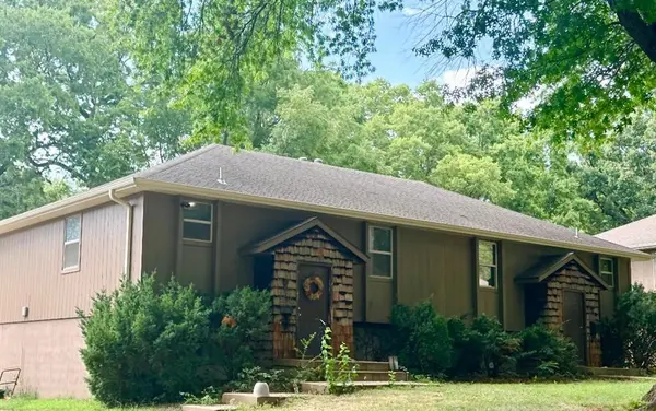 11426 & 11428 E 27th ST #S, Independence, MO 64052