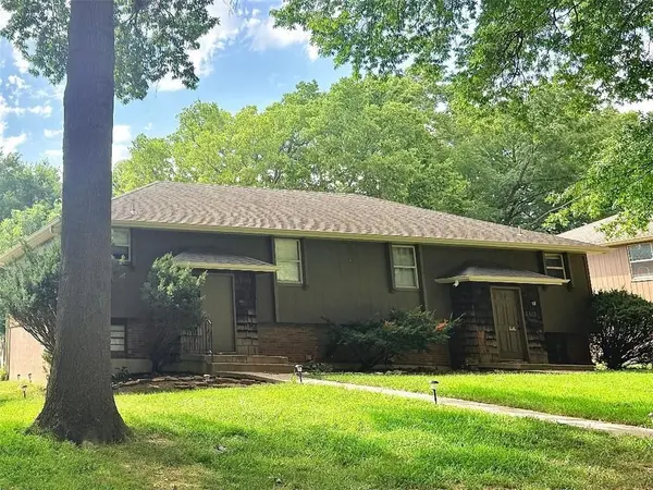 11426 & 11428 E 27th ST #S, Independence, MO 64052
