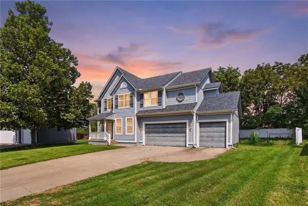 1003 Colonial DR, Pleasant Hill, MO 64080