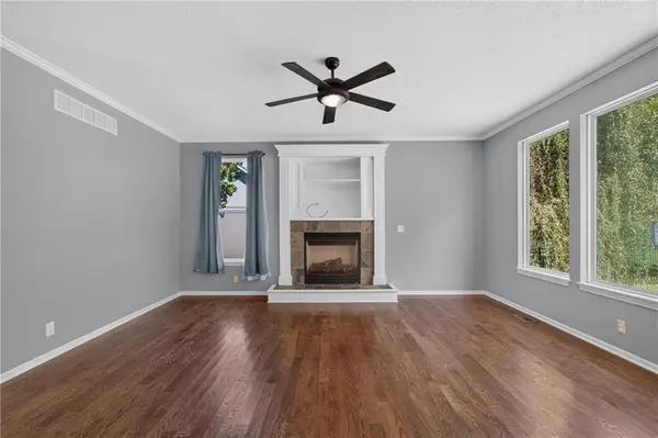 1003 Colonial DR, Pleasant Hill, MO 64080
