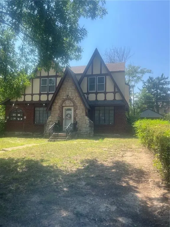 1201 W Gregory BLVD, Kansas City, MO 64114