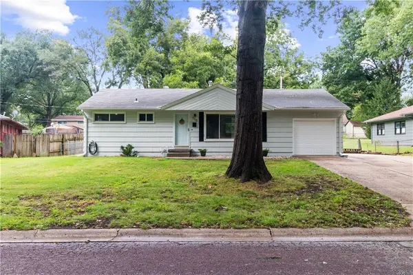110 Manor DR, Belton, MO 64012