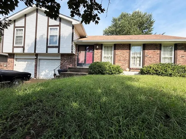 1012 SW 16th ST, Blue Springs, MO 64015
