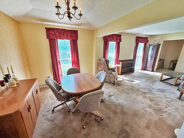1012 SW 16th ST, Blue Springs, MO 64015