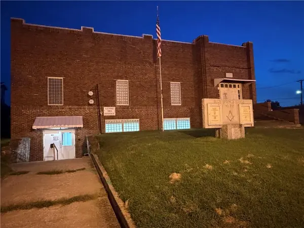 908 W Main ST, Blue Springs, MO 64015