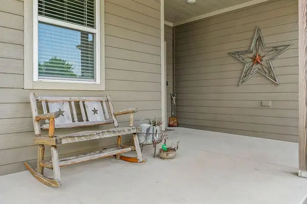 211 Hillside DR, Baldwin City, KS 66006