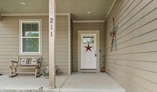 211 Hillside DR, Baldwin City, KS 66006