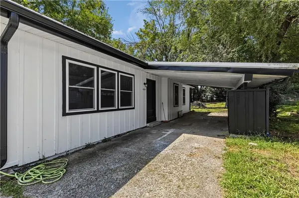 404 8TH ST, Warrensburg, MO 64093