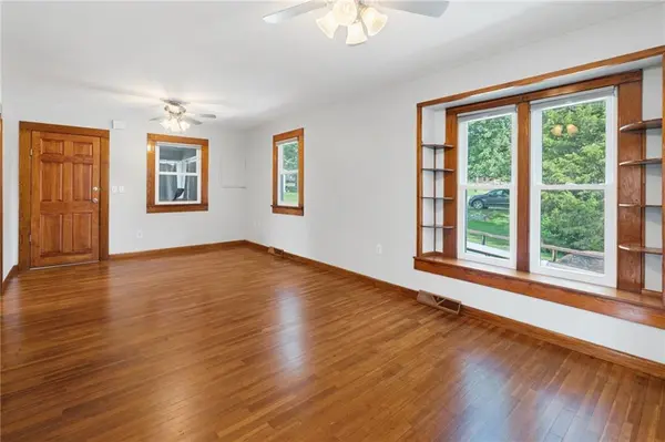214 N Center ST, Cameron, MO 64429