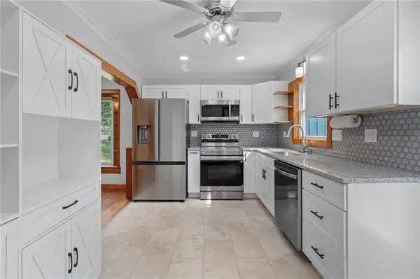 214 N Center ST, Cameron, MO 64429
