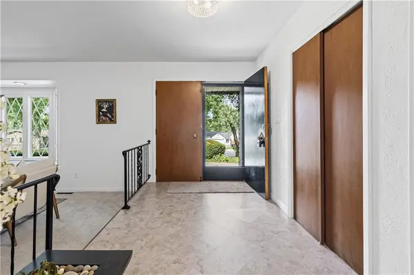 9300 Madison AVE, Kansas City, MO 64114