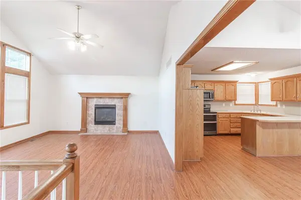 908 SE 14th ST, Lee's Summit, MO 64081