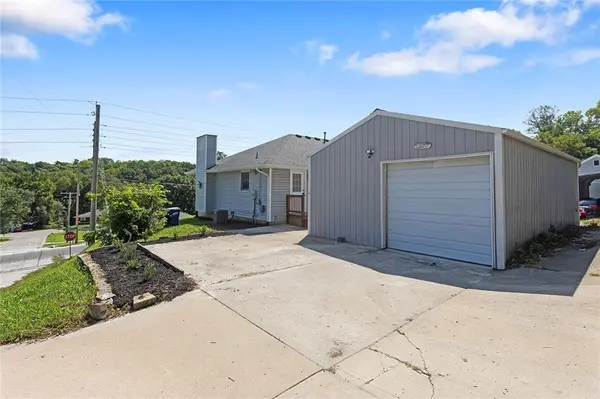 500 S Commercial AVE, Smithville, MO 64089