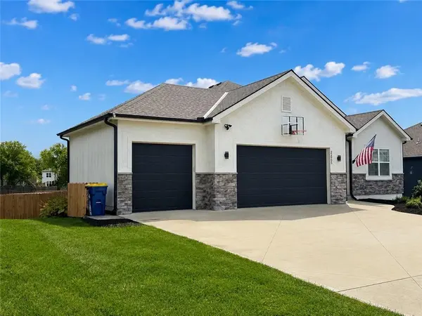 22905 S Creekview DR, Peculiar, MO 64078