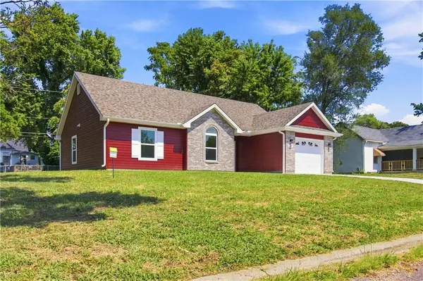 1207 E 11TH ST, Sedalia, MO 65301