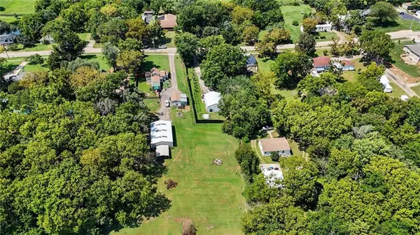 528 Whitfield ST, Lecompton, KS 66050