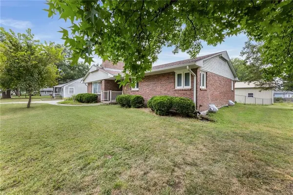 940 S Ash ST, Ottawa, KS 66067