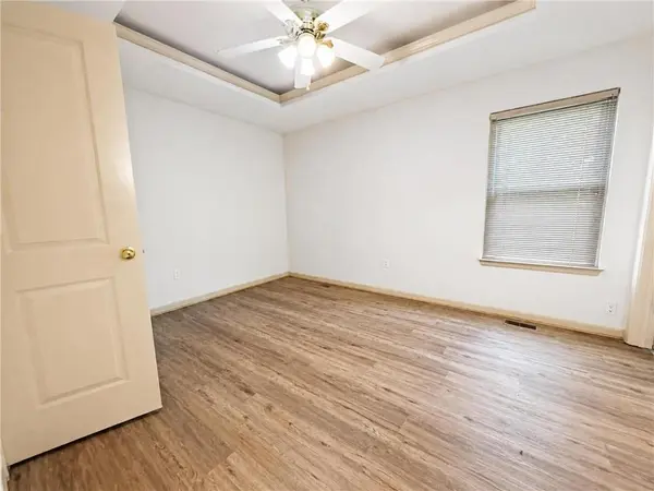3823 E 53rd ST, Kansas City, MO 64130