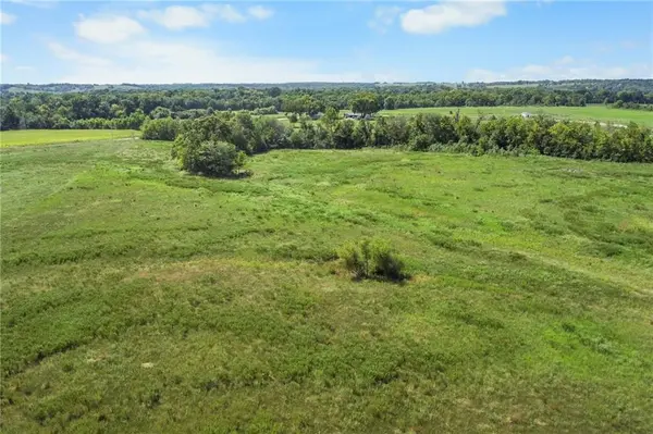 4742 Douglas TER, Lane, KS 66042