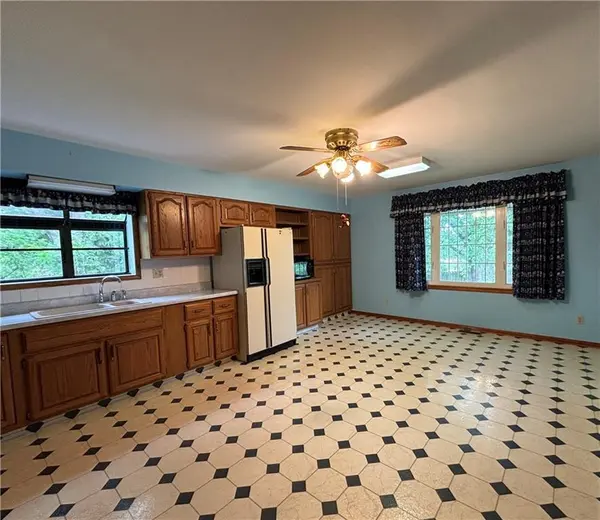 1609 Green Valley RD, St Joseph, MO 64505