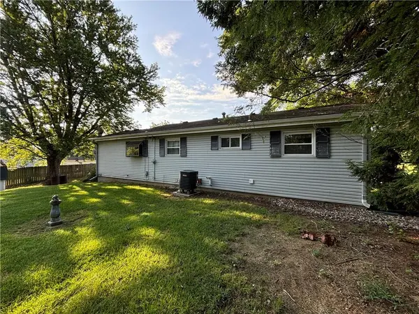 1609 Green Valley RD, St Joseph, MO 64505