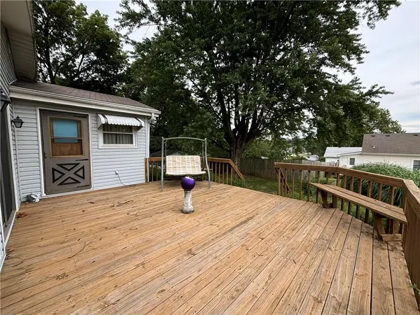 1609 Green Valley RD, St Joseph, MO 64505